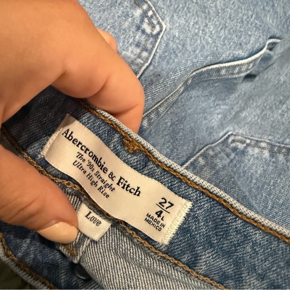 Abercrombie & Fitch Curve Love Ultra High Rise 90s Straight Jean - Picture 6 of 6